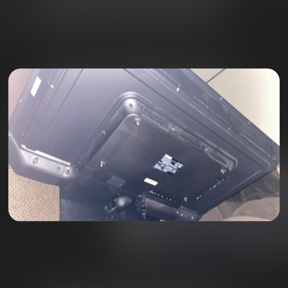 Selling TVs for our hotel ! FCFS ! $60 a piece . Pickup only in Fairborn !